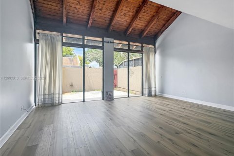 Touwnhouse à vendre à Pembroke Pines, Floride: 2 chambres, 122.45 m2 № 2066347 - photo 4