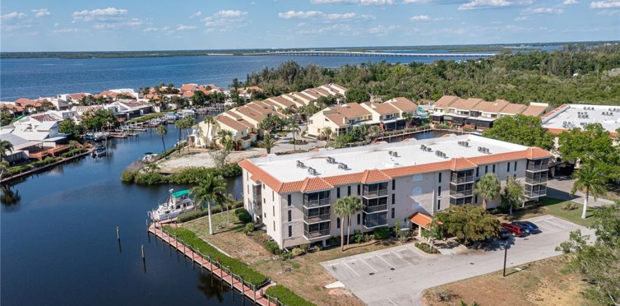 Condo à Punta Gorda, Floride, 3 chambres  № 2427299