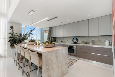 Condominio en alquiler en Miami, Florida, 3 dormitorios, 239.78 m2 № 2016500 - foto 8