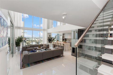 Condominio en alquiler en Miami, Florida, 3 dormitorios, 239.78 m2 № 2016500 - foto 22