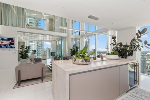 Condominio en alquiler en Miami, Florida, 3 dormitorios, 239.78 m2 № 2016500 - foto 11