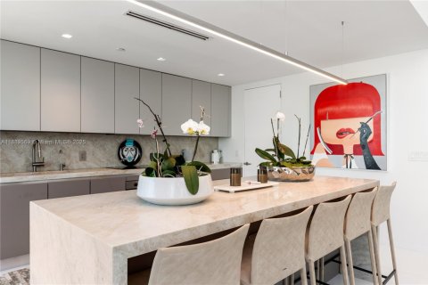 Condominio en alquiler en Miami, Florida, 3 dormitorios, 239.78 m2 № 2016500 - foto 9