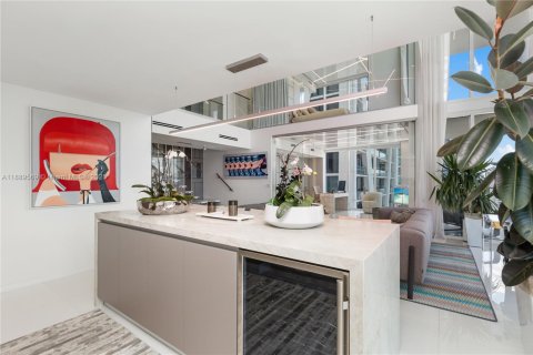 Condominio en alquiler en Miami, Florida, 3 dormitorios, 239.78 m2 № 2016500 - foto 12