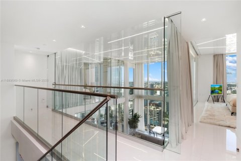 Condominio en alquiler en Miami, Florida, 3 dormitorios, 239.78 m2 № 2016500 - foto 23