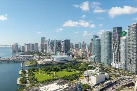 Condominio en alquiler en Miami, Florida, 3 dormitorios, 239.78 m2 № 2016500 - foto 2