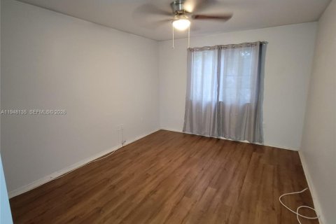 Снять в аренду кондоминиум в Пемброк-Пайнс, Флорида 3 спальни, 124.49м2, № 2004178 - фото 16