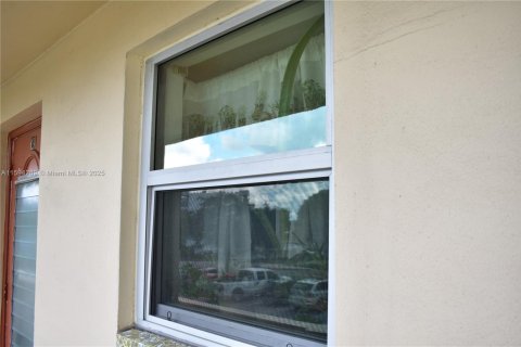 Condominio en venta en Sunrise, Florida, 2 dormitorios, 78.97 m2 № 1977253 - foto 2