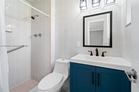 House in Miami, Florida 4 bedrooms, 142.98 sq.m. № 1952491 - photo 8