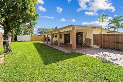 House in Miami, Florida 4 bedrooms, 142.98 sq.m. № 1952491 - photo 26