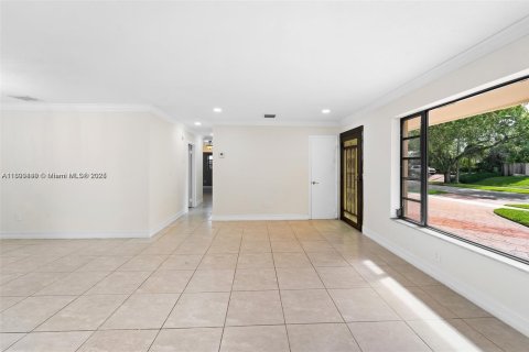 House in Miami, Florida 4 bedrooms, 142.98 sq.m. № 1952491 - photo 6