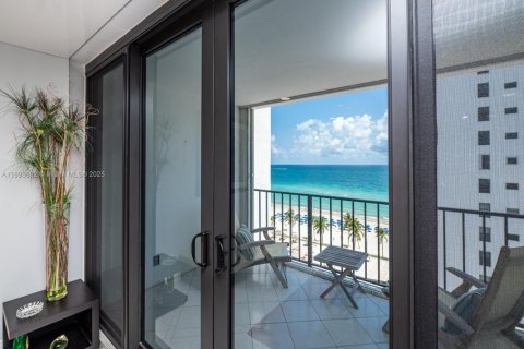 Condo in Hollywood, Florida, 2 bedrooms  № 1948957 - photo 14