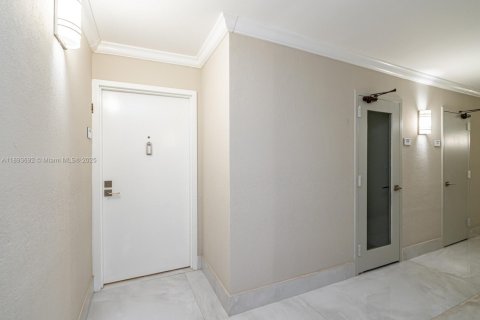 Condo in Hollywood, Florida, 2 bedrooms  № 1948957 - photo 4