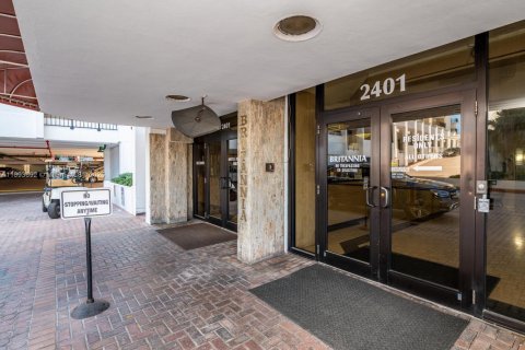 Condo in Hollywood, Florida, 2 bedrooms  № 1948957 - photo 2