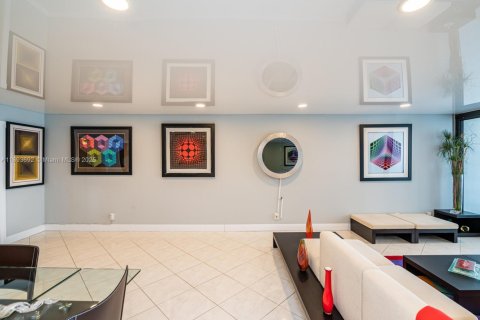 Condo in Hollywood, Florida, 2 bedrooms  № 1948957 - photo 10