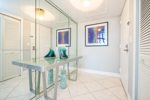 Condo in Hollywood, Florida, 2 bedrooms  № 1948957 - photo 5