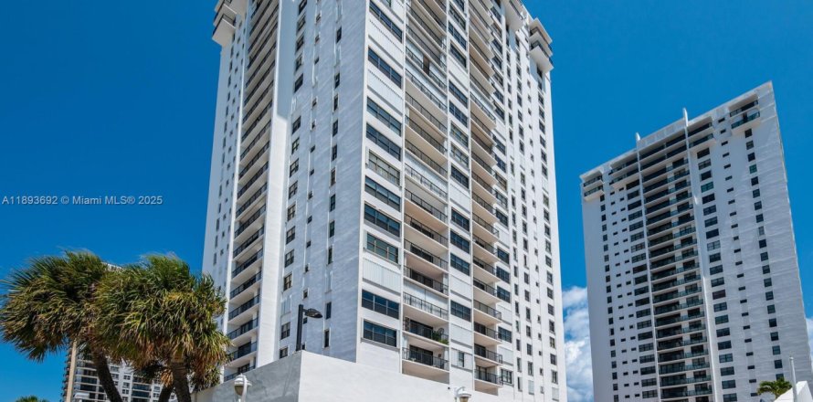 Condo in Hollywood, Florida, 2 bedrooms  № 1948957