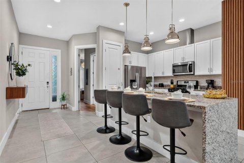 Touwnhouse à vendre à Kissimmee, Floride: 4 chambres, 167.6 m2 № 2150504 - photo 2