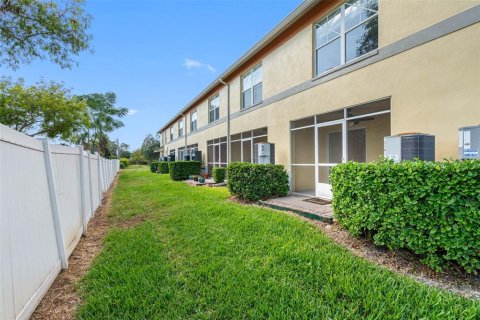 Townhouse in Saint Petersburg, Florida 2 bedrooms, 142.88 sq.m. № 1722286 - photo 24