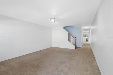 Townhouse in Saint Petersburg, Florida 2 bedrooms, 142.88 sq.m. № 1722286 - photo 3