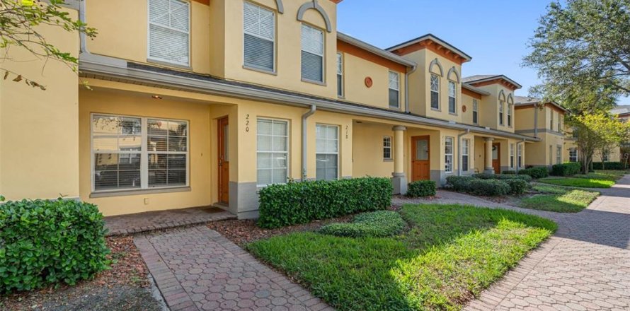 Townhouse in Saint Petersburg, Florida 2 bedrooms, 142.88 sq.m. № 1722286