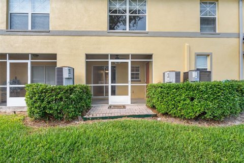 Townhouse in Saint Petersburg, Florida 2 bedrooms, 142.88 sq.m. № 1722286 - photo 23
