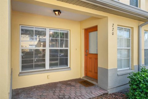 Townhouse in Saint Petersburg, Florida 2 bedrooms, 142.88 sq.m. № 1722286 - photo 2