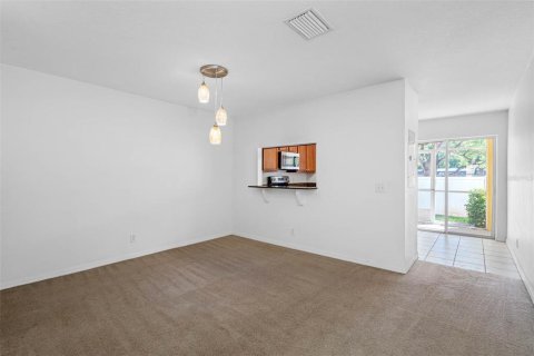 Townhouse in Saint Petersburg, Florida 2 bedrooms, 142.88 sq.m. № 1722286 - photo 6