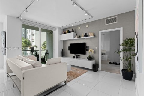 Copropriété à louer à Miami, Floride: 1 chambre, 91.88 m2 № 1977439 - photo 1