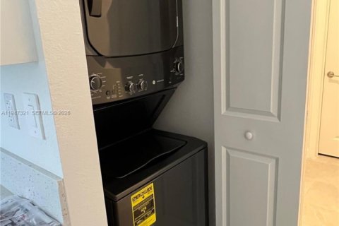 Снять в аренду коммерческую недвижимость в Хомстед, Флорида 1 спальня, 276.29м2, № 2003521 - фото 9