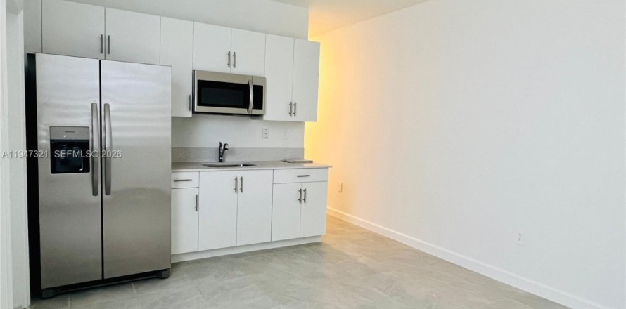 Коммерческая недвижимость в Хомстед, Флорида 1 спальня, 276.29м2 № 2003521