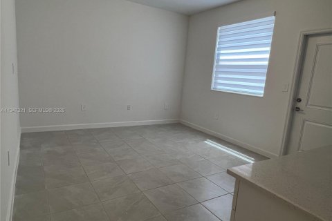 Снять в аренду коммерческую недвижимость в Хомстед, Флорида 1 спальня, 276.29м2, № 2003521 - фото 6