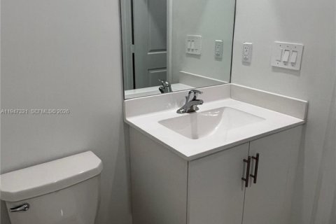 Снять в аренду коммерческую недвижимость в Хомстед, Флорида 1 спальня, 276.29м2, № 2003521 - фото 12