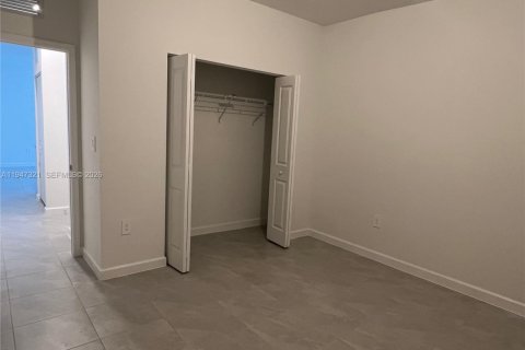 Снять в аренду коммерческую недвижимость в Хомстед, Флорида 1 спальня, 276.29м2, № 2003521 - фото 4