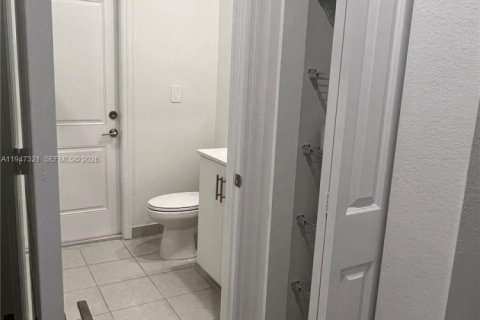 Снять в аренду коммерческую недвижимость в Хомстед, Флорида 1 спальня, 276.29м2, № 2003521 - фото 14