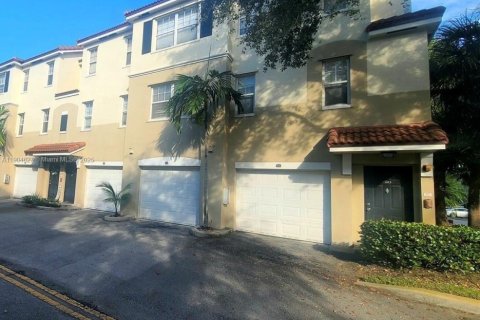Condo in Coral Springs, Florida, 3 bedrooms  № 1955949 - photo 1