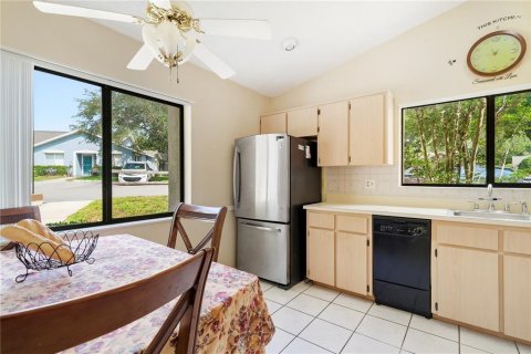 Condo in Weeki Wachee, Florida, 2 bedrooms  № 2232530 - photo 7