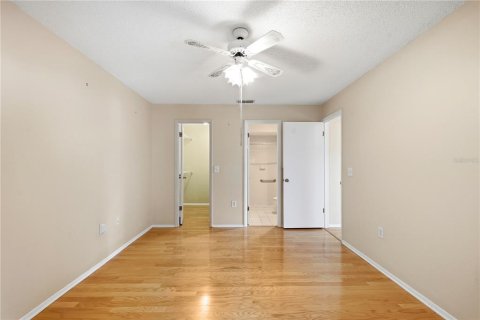 Condo in Weeki Wachee, Florida, 2 bedrooms  № 2232530 - photo 16