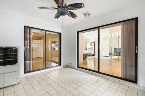 Condo in Weeki Wachee, Florida, 2 bedrooms  № 2232530 - photo 11