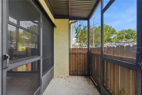 Condo in Weeki Wachee, Florida, 2 bedrooms  № 2232530 - photo 20