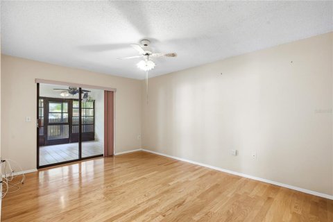 Condo in Weeki Wachee, Florida, 2 bedrooms  № 2232530 - photo 25
