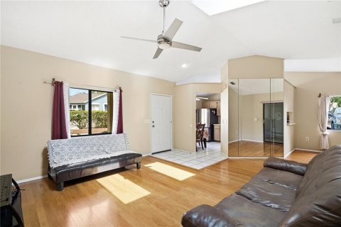 Condo in Weeki Wachee, Florida, 2 bedrooms  № 2232530 - photo 4