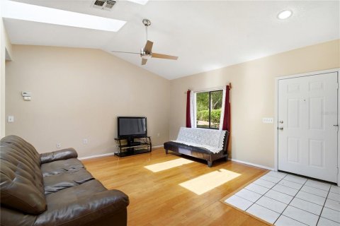 Condo in Weeki Wachee, Florida, 2 bedrooms  № 2232530 - photo 3