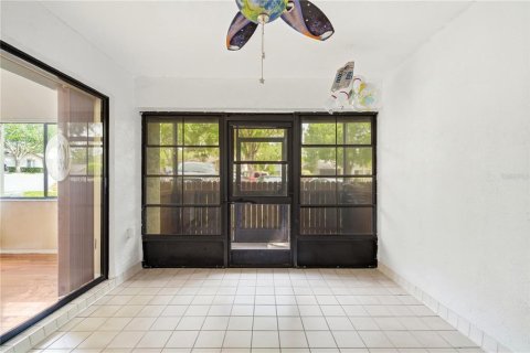 Condo in Weeki Wachee, Florida, 2 bedrooms  № 2232530 - photo 10