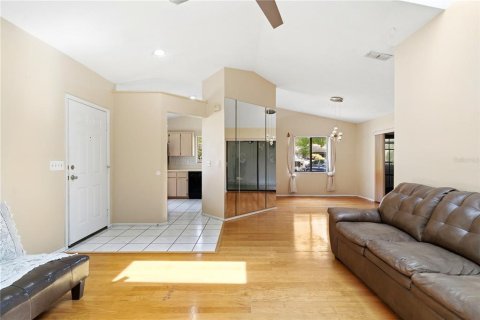 Condo in Weeki Wachee, Florida, 2 bedrooms  № 2232530 - photo 19