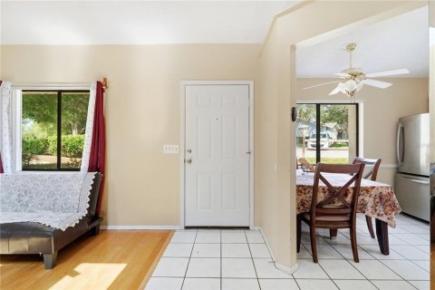Condo in Weeki Wachee, Florida, 2 bedrooms  № 2232530 - photo 9