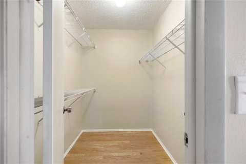 Condo in Weeki Wachee, Florida, 2 bedrooms  № 2232530 - photo 18