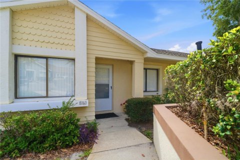 Condo in Weeki Wachee, Florida, 2 bedrooms  № 2232530 - photo 2
