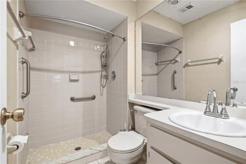Condo in Weeki Wachee, Florida, 2 bedrooms  № 2232530 - photo 17