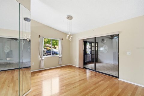 Condo in Weeki Wachee, Florida, 2 bedrooms  № 2232530 - photo 24