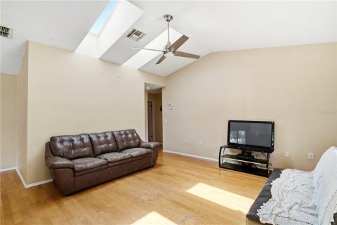Condo in Weeki Wachee, Florida, 2 bedrooms  № 2232530 - photo 5